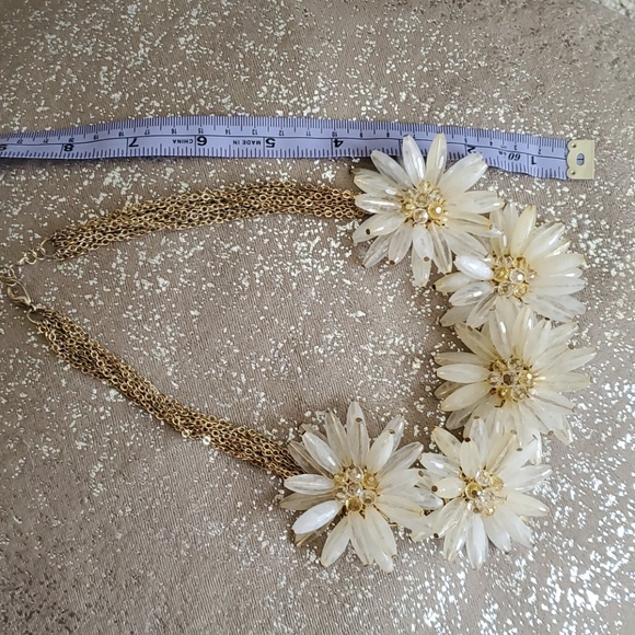 3/$15 Flower necklace - Picture 5 of 6